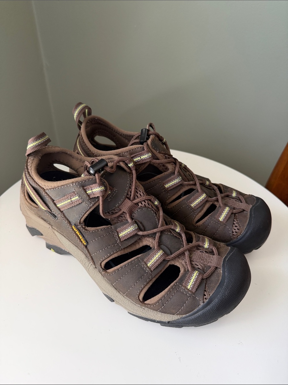 KEEN Arroyo II 8.5 Brown Waterproof Leather Hiking Trail Sandals Bungee EUC